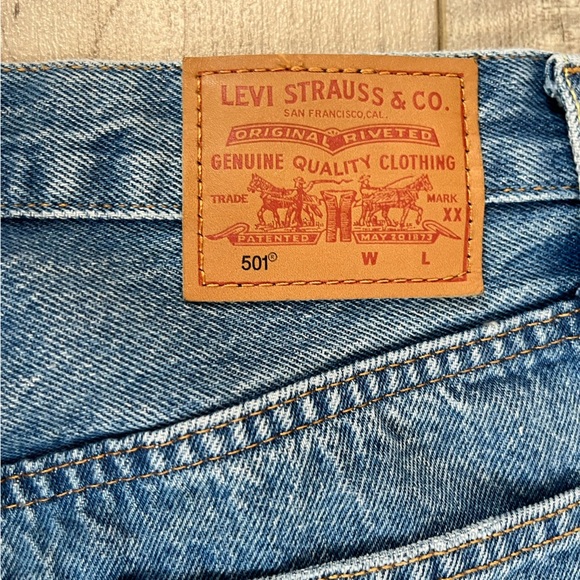Levi’s 501 Distressed Jeans - Picture 4 of 4